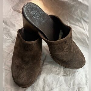 UGG Australia Abbie Brown Suede Wooden Clogs Mules - Women's Size 6